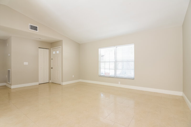 1,950/Mo, 3664 Lake Saint George Dr Palm Harbor, FL 34684 Living Room View 3