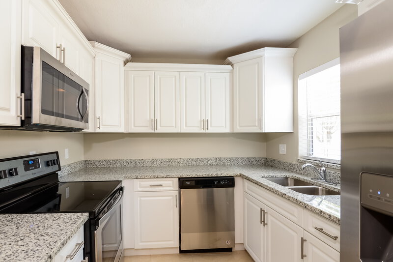 1,950/Mo, 3664 Lake Saint George Dr Palm Harbor, FL 34684 Kitchen View 3