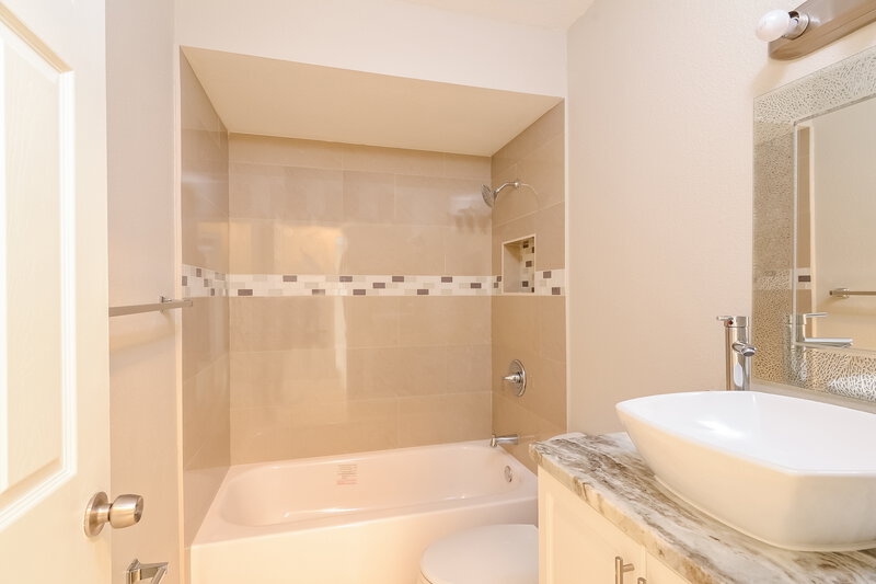 1,950/Mo, 3664 Lake Saint George Dr Palm Harbor, FL 34684 Master Bathroom View