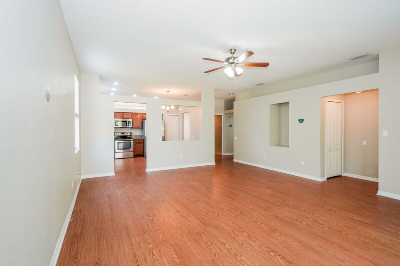 2,670/Mo, 5519 Terrain de Golf Dr Lutz, FL 33558 Living Room View 2