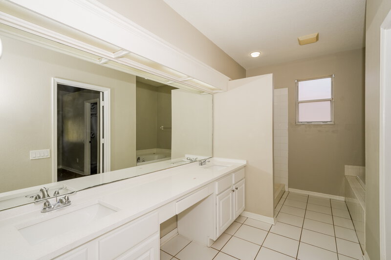 2,670/Mo, 5519 Terrain de Golf Dr Lutz, FL 33558 Main Bathroom View