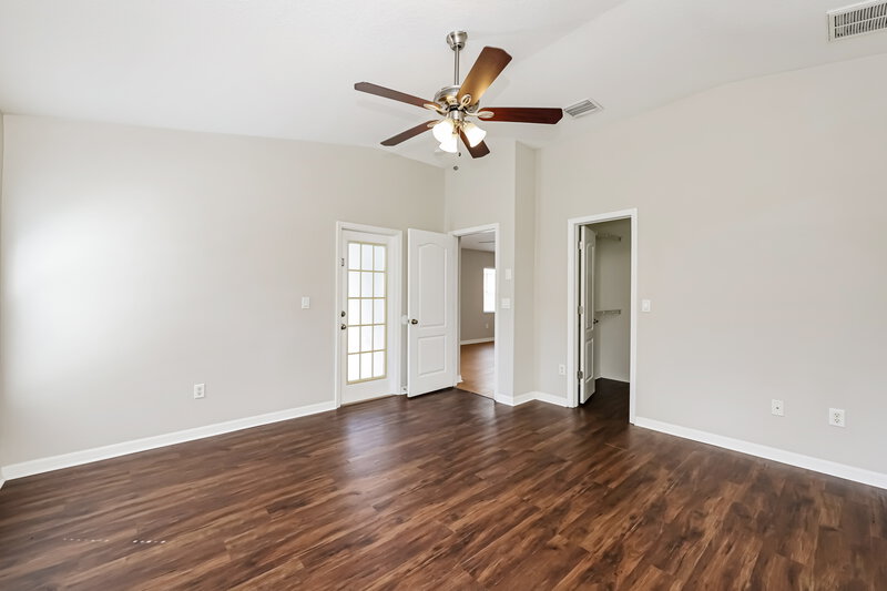 2,035/Mo, 12644 White Bluff Rd Hudson, FL 34669 Main Bedroom View 2