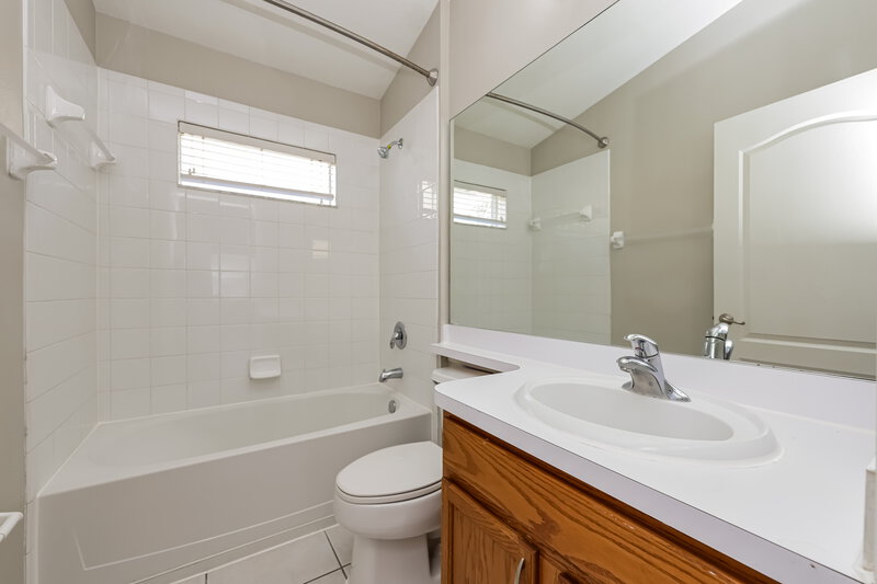 2,035/Mo, 12644 White Bluff Rd Hudson, FL 34669 Bathroom View