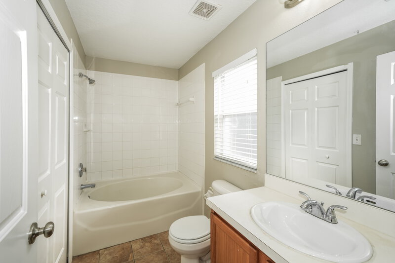 2,050/Mo, 30932 Midtown Ct Wesley Chapel, FL 33545 Main Bathroom View