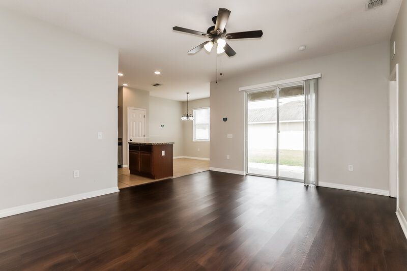 1,980/Mo, 925 Krenson Woods Rd Lakeland, FL 33813 Living Room View