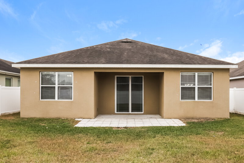 1,980/Mo, 925 Krenson Woods Rd Lakeland, FL 33813 Rear View