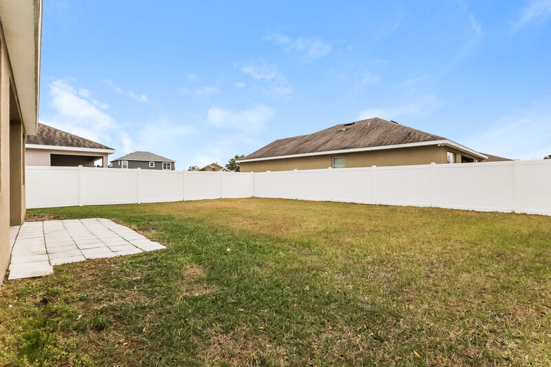 1,980/Mo, 925 Krenson Woods Rd Lakeland, FL 33813 Rear View 2