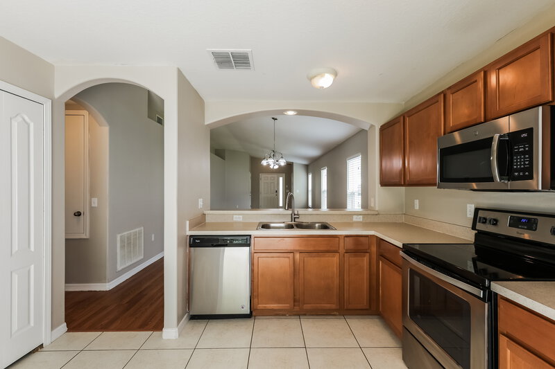 1,865/Mo, 7194 Cedarcrest Blvd Lakeland, FL 33810 Kitchen View 3