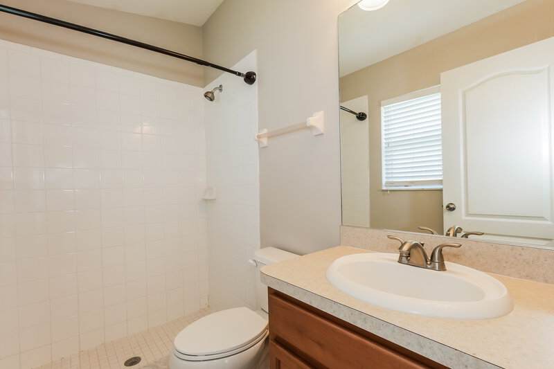 1,865/Mo, 7194 Cedarcrest Blvd Lakeland, FL 33810 Main Bathroom View