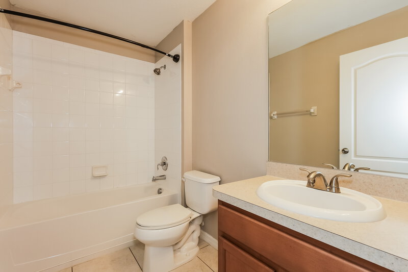 1,865/Mo, 7194 Cedarcrest Blvd Lakeland, FL 33810 Bathroom View