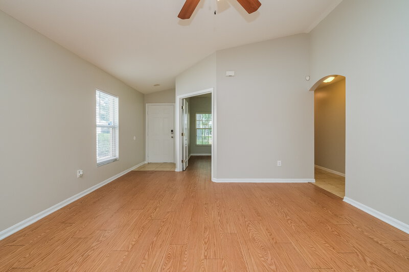2,015/Mo, 425 Maple Pointe Dr Seffner, FL 33584 Living Room View