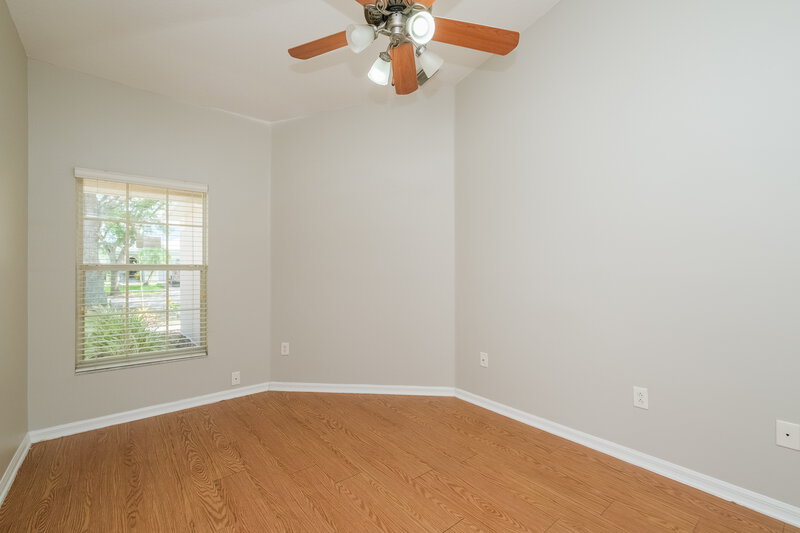 2,015/Mo, 425 Maple Pointe Dr Seffner, FL 33584 Office View