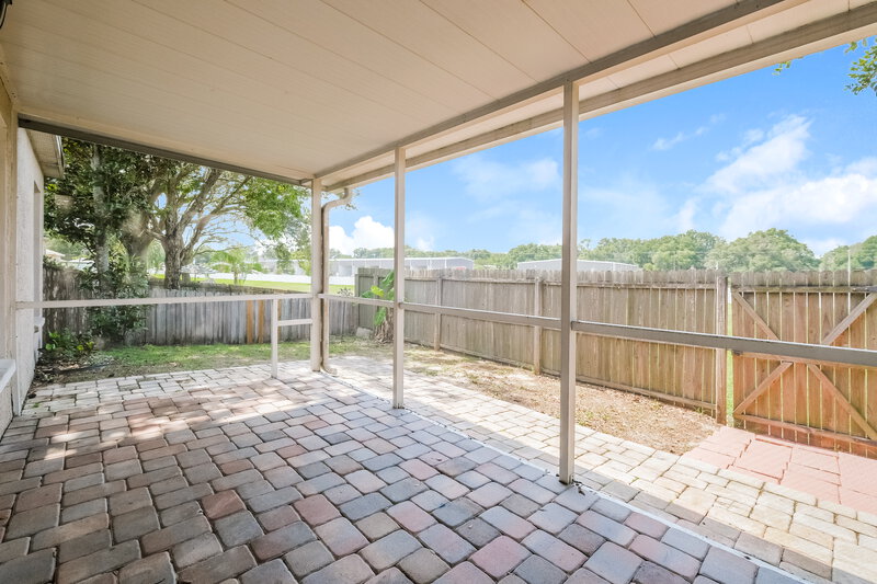 2,015/Mo, 425 Maple Pointe Dr Seffner, FL 33584 Rear View