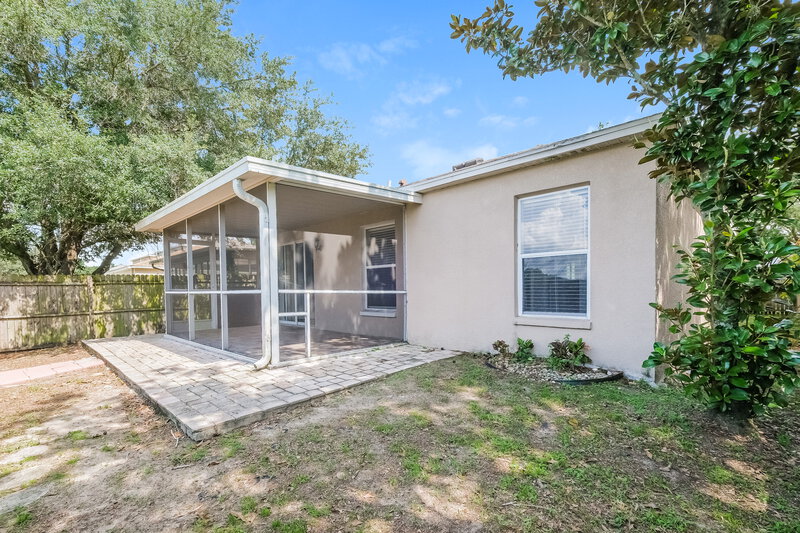2,015/Mo, 425 Maple Pointe Dr Seffner, FL 33584 Rear View 2