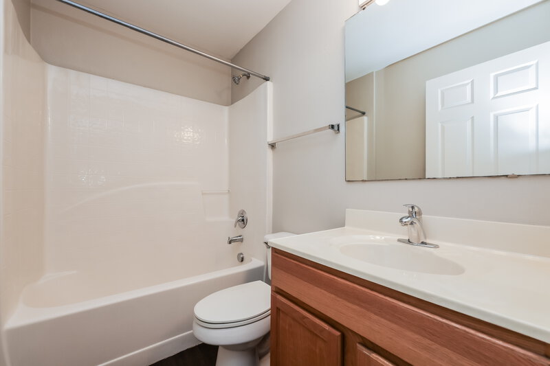 1,930/Mo, 10303 Frog Pond Dr Riverview, FL 33569 Bathroom View 2