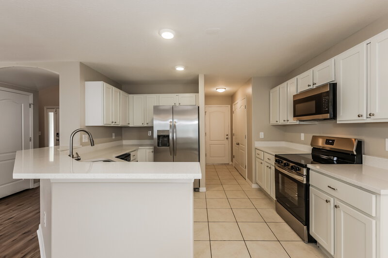 2,170/Mo, 10721 Shady Preserve Dr Riverview, FL 33579 Kitchen View