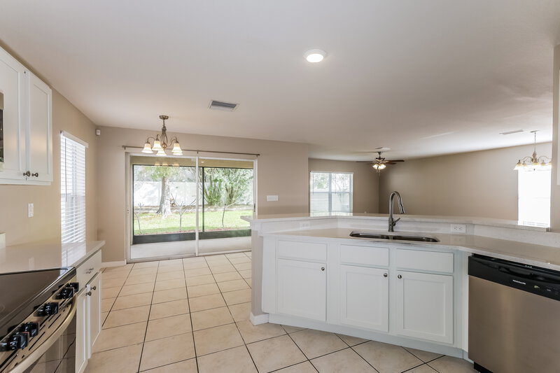 2,170/Mo, 10721 Shady Preserve Dr Riverview, FL 33579 Kitchen View 2