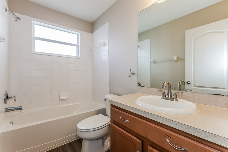 2,170/Mo, 10721 Shady Preserve Dr Riverview, FL 33579 Bathroom View