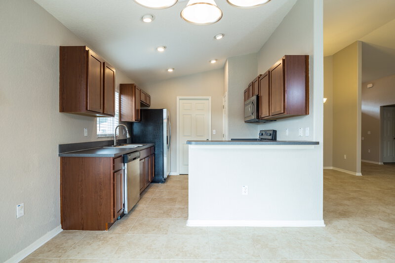 1,790/Mo, 7914 Princeton Manor Cir Lakeland, FL 33809 Kitchen View