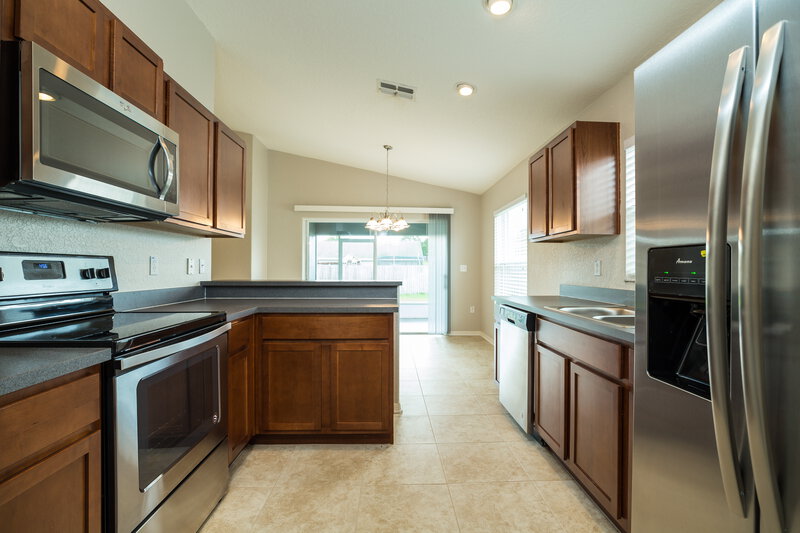1,790/Mo, 7914 Princeton Manor Cir Lakeland, FL 33809 Kitchen View 3