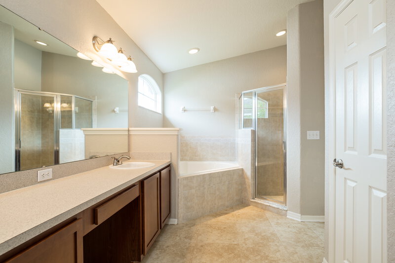 1,790/Mo, 7914 Princeton Manor Cir Lakeland, FL 33809 Master Bathroom View