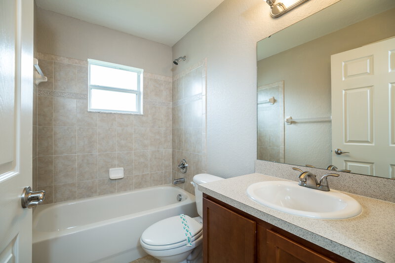 1,790/Mo, 7914 Princeton Manor Cir Lakeland, FL 33809 Bathroom View