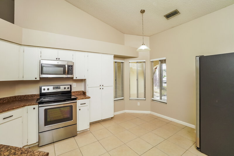 2,680/Mo, 11825 Snapdragon Rd Tampa, FL 33635 Kitchen View 3