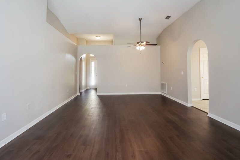2,075/Mo, 12738 Lake Vista Dr Gibsonton, FL 33534 Living Room View 2