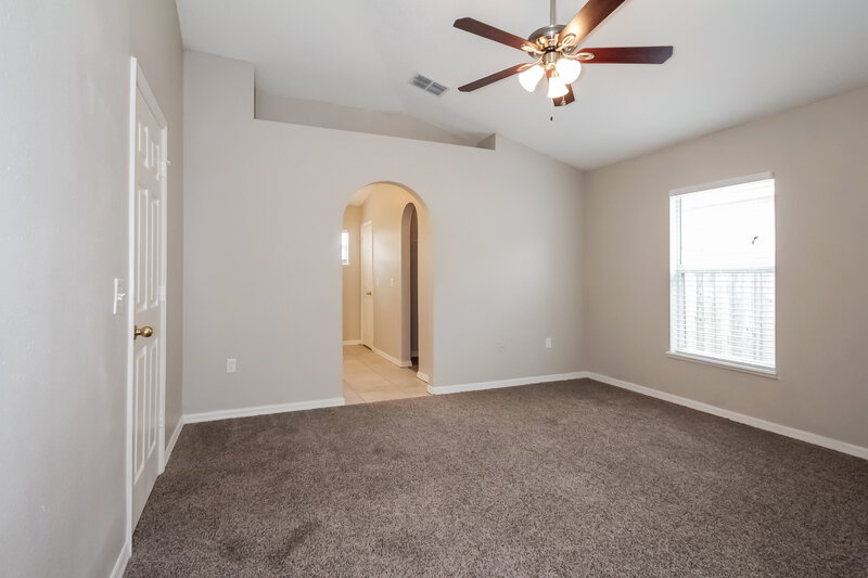 2,075/Mo, 12738 Lake Vista Dr Gibsonton, FL 33534 Master Bedroom View 2