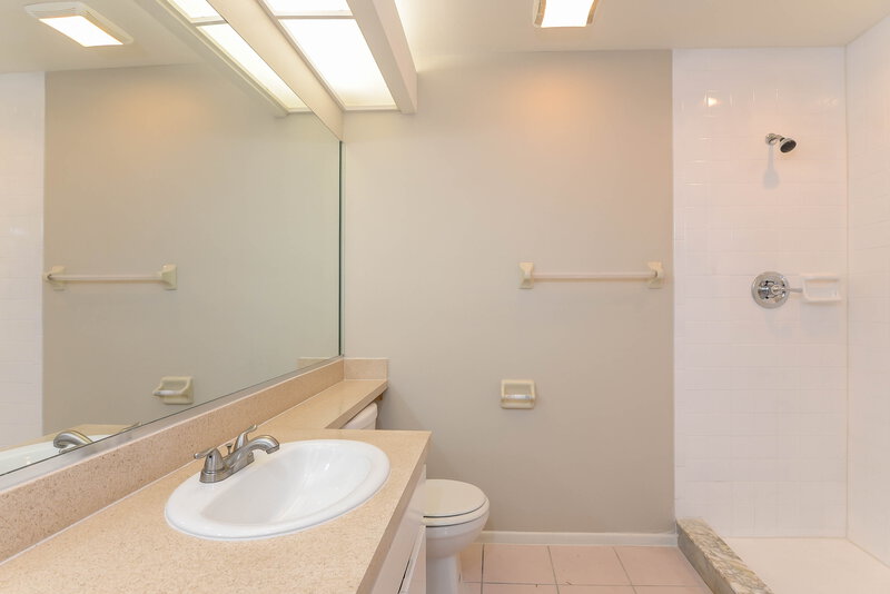 2,270/Mo, 1612 Baker Rd Lutz, FL 33559 Master Bathroom View