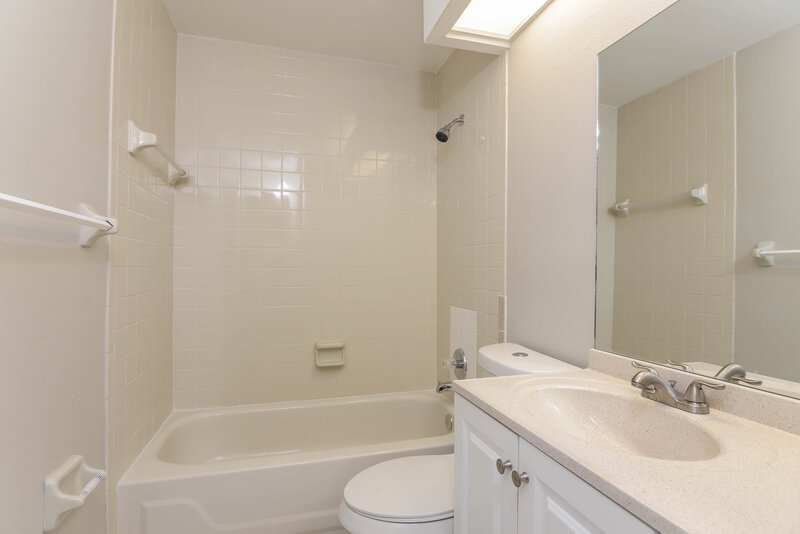 2,270/Mo, 1612 Baker Rd Lutz, FL 33559 Bathroom View