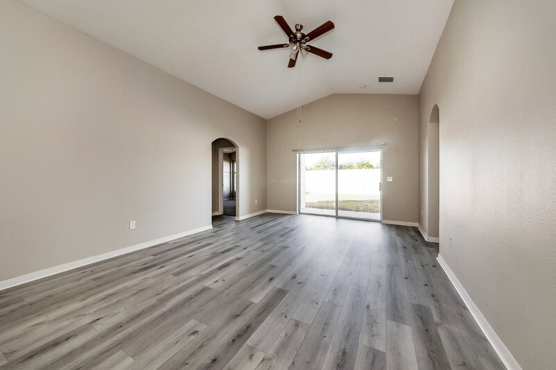 2,180/Mo, 10620 Shady Preserve Dr Riverview, FL 33579 Living Room View 2