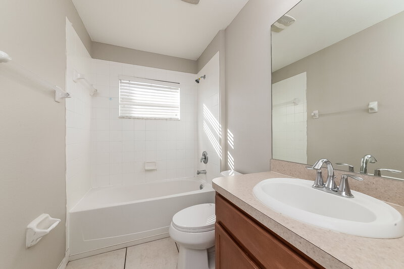2,180/Mo, 10620 Shady Preserve Dr Riverview, FL 33579 Bathroom View