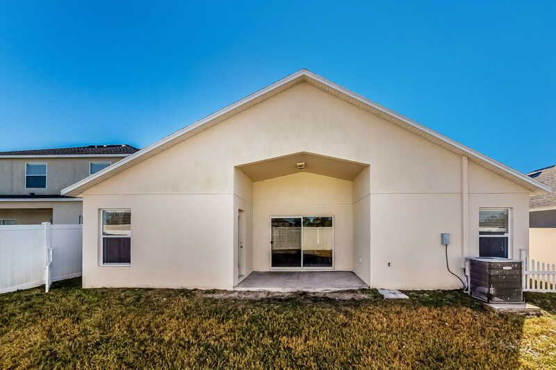 2,180/Mo, 10620 Shady Preserve Dr Riverview, FL 33579 Rear View
