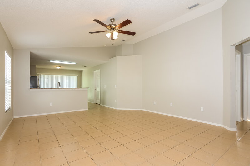 2,065/Mo, 8710 Morrison Oaks Ct Temple Terrace, FL 33637 Living Room View 2