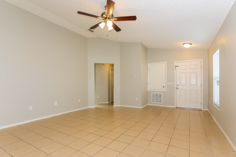 2,065/Mo, 8710 Morrison Oaks Ct Temple Terrace, FL 33637 Living Room View 3