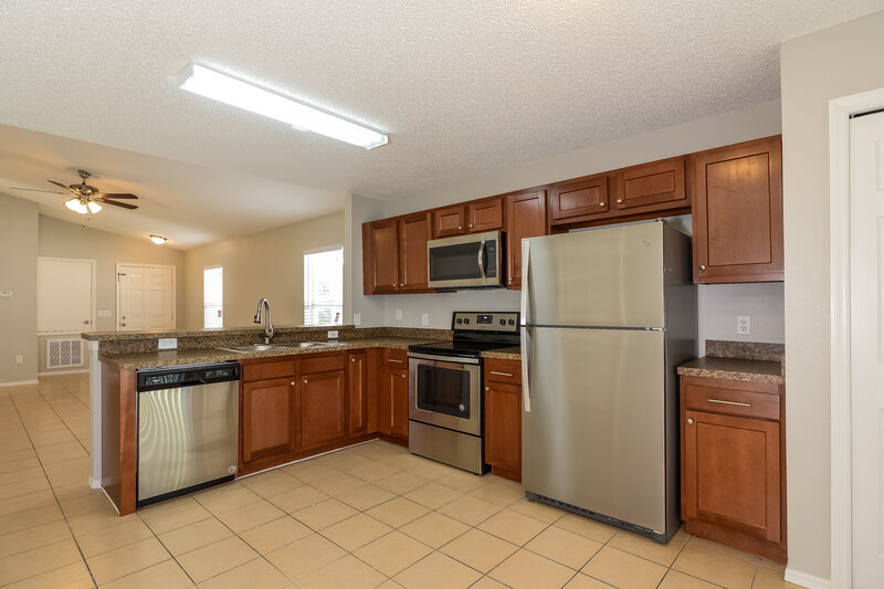 2,065/Mo, 8710 Morrison Oaks Ct Temple Terrace, FL 33637 Kitchen View