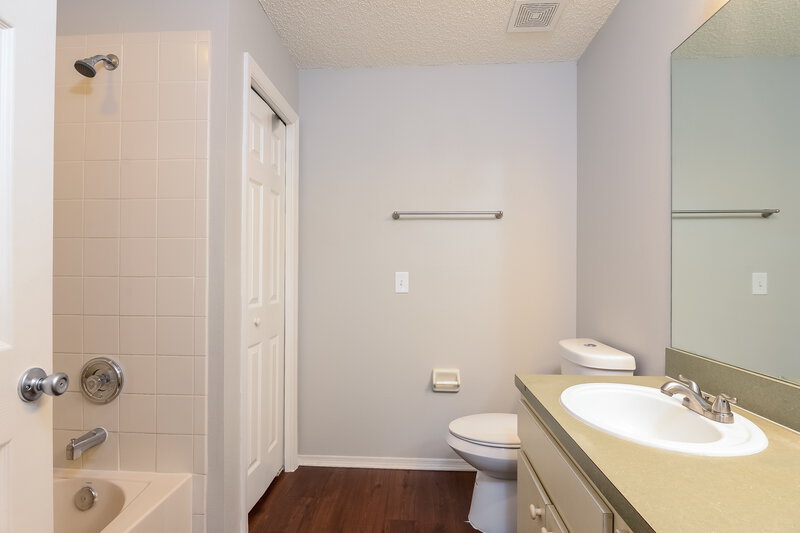 2,065/Mo, 8710 Morrison Oaks Ct Temple Terrace, FL 33637 Master Bathroom View