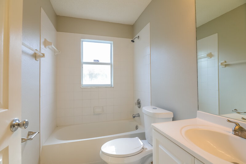 2,065/Mo, 8710 Morrison Oaks Ct Temple Terrace, FL 33637 Bathroom View