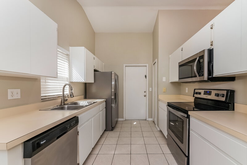 1,775/Mo, 208 Lookout Dr Apollo Beach, FL 33572 Kitchen View