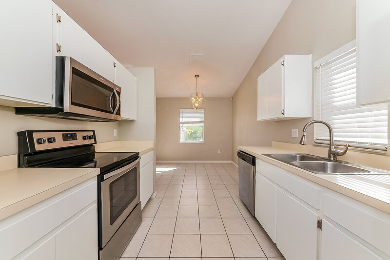 1,775/Mo, 208 Lookout Dr Apollo Beach, FL 33572 Kitchen View 2