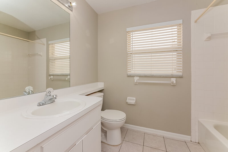 1,775/Mo, 208 Lookout Dr Apollo Beach, FL 33572 Bathroom View