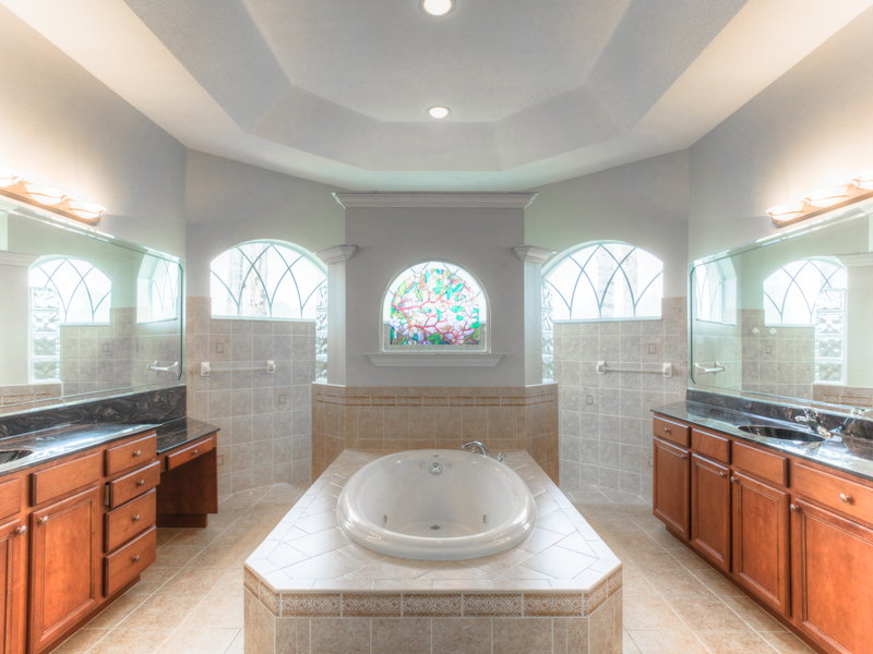 4,400/Mo, 3408 Misty View Dr Spring Hill, FL 34609 Master Bath View