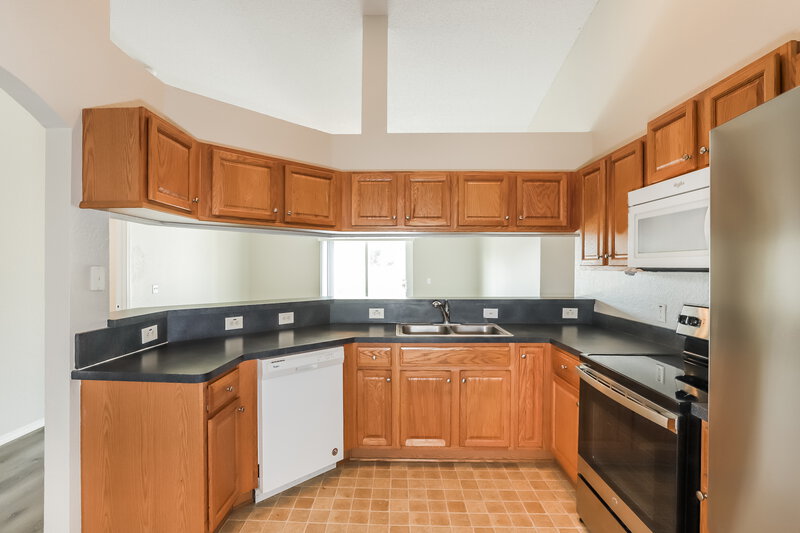 2,075/Mo, 3460 Stoneway Dr Lakeland, FL 33812 Kitchen View