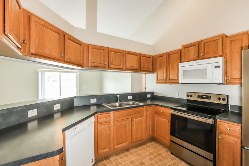 2,075/Mo, 3460 Stoneway Dr Lakeland, FL 33812 Kitchen View 2