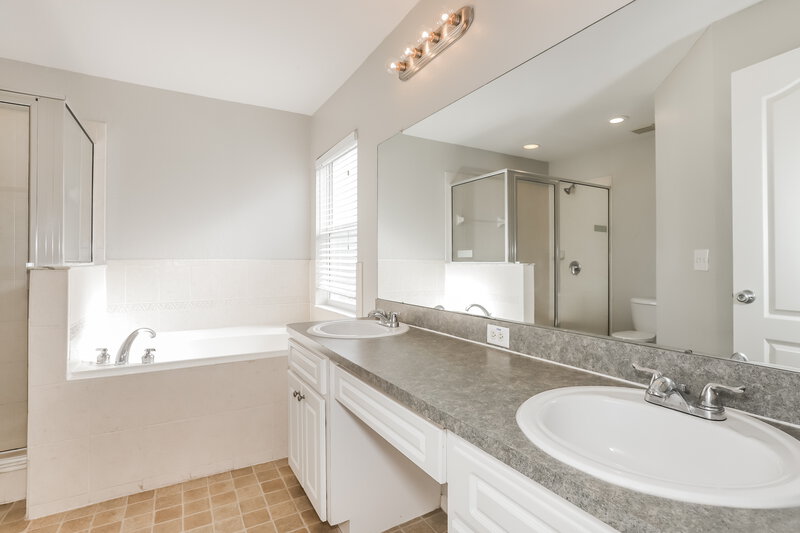 2,075/Mo, 3460 Stoneway Dr Lakeland, FL 33812 Main Bathroom View
