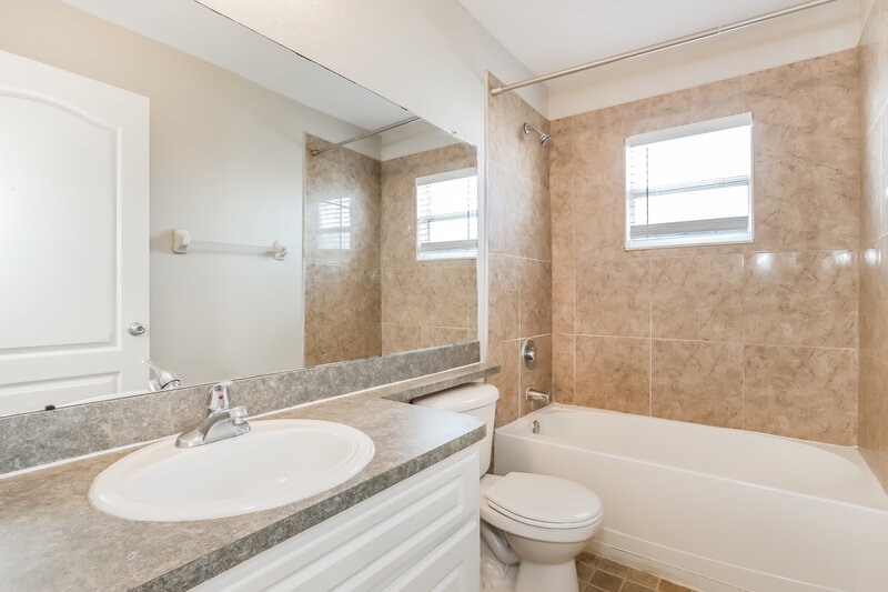 2,075/Mo, 3460 Stoneway Dr Lakeland, FL 33812 Bathroom View