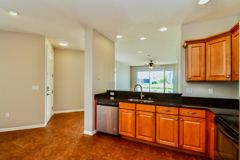 3,670/Mo, 6127 Parkside Meadow Dr Tampa, FL 33625 Kitchen View 2