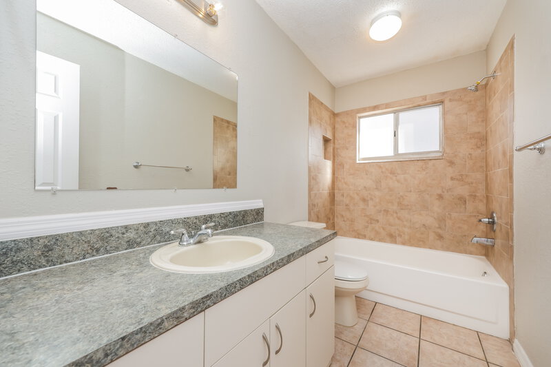 2,340/Mo, 1228 Tuxford Dr Brandon, FL 33511 Bathroom View