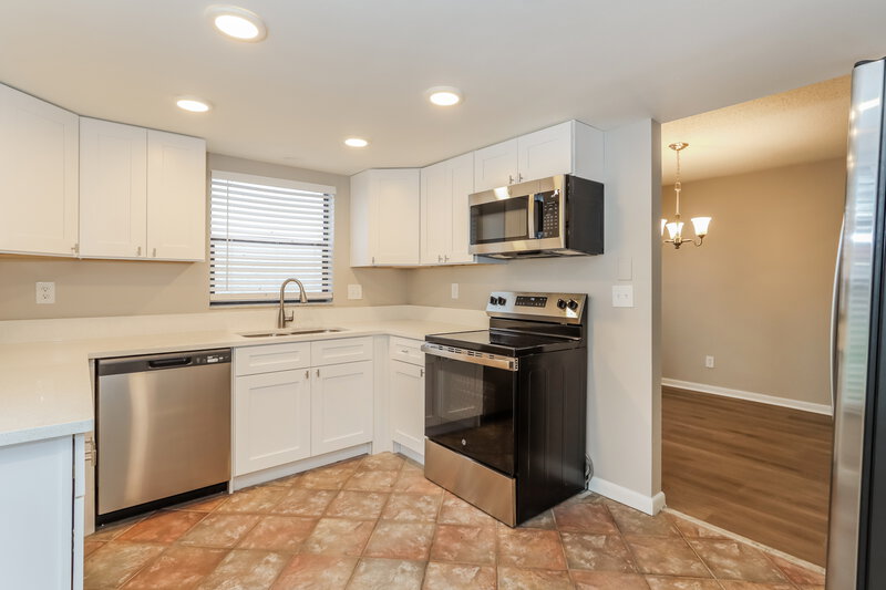 2,685/Mo, 11504 Robles del Rio Pl Temple Terrace, FL 33617 Kitchen View